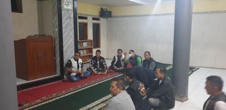 Komunitas Bikers HDCI Beri Bantuan Kubah untuk Mesjid Nurul Khazanah